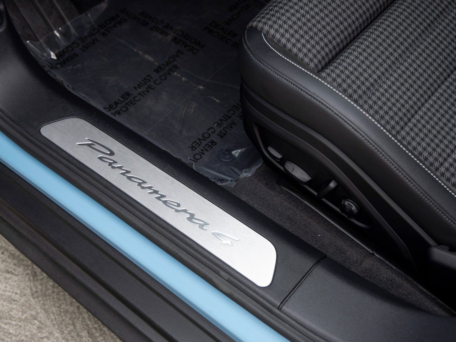 Certified 2025 Porsche Panamera 4 image 26