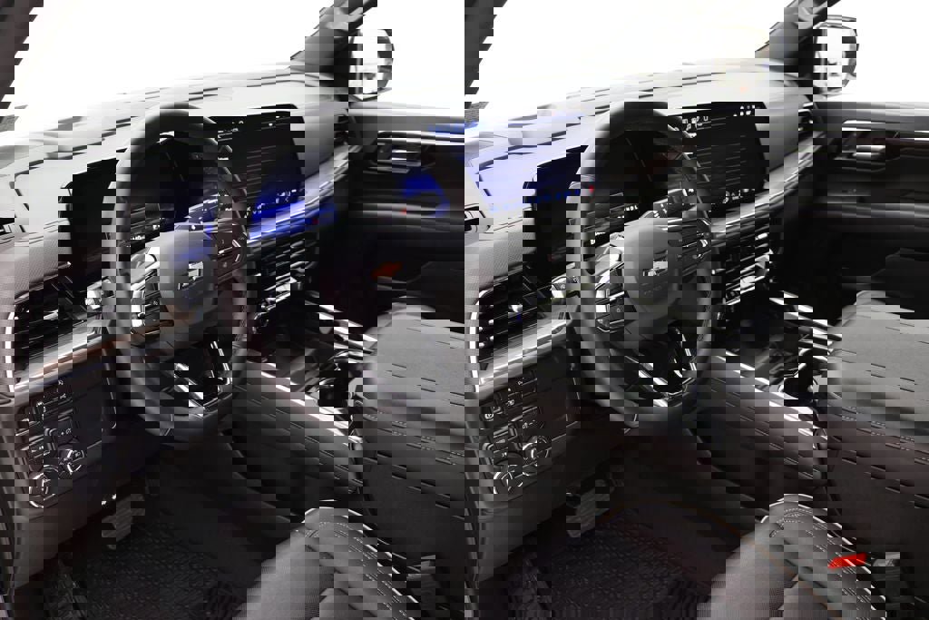 Used 2025 Chevrolet Tahoe Premier AWD/4WD image 15