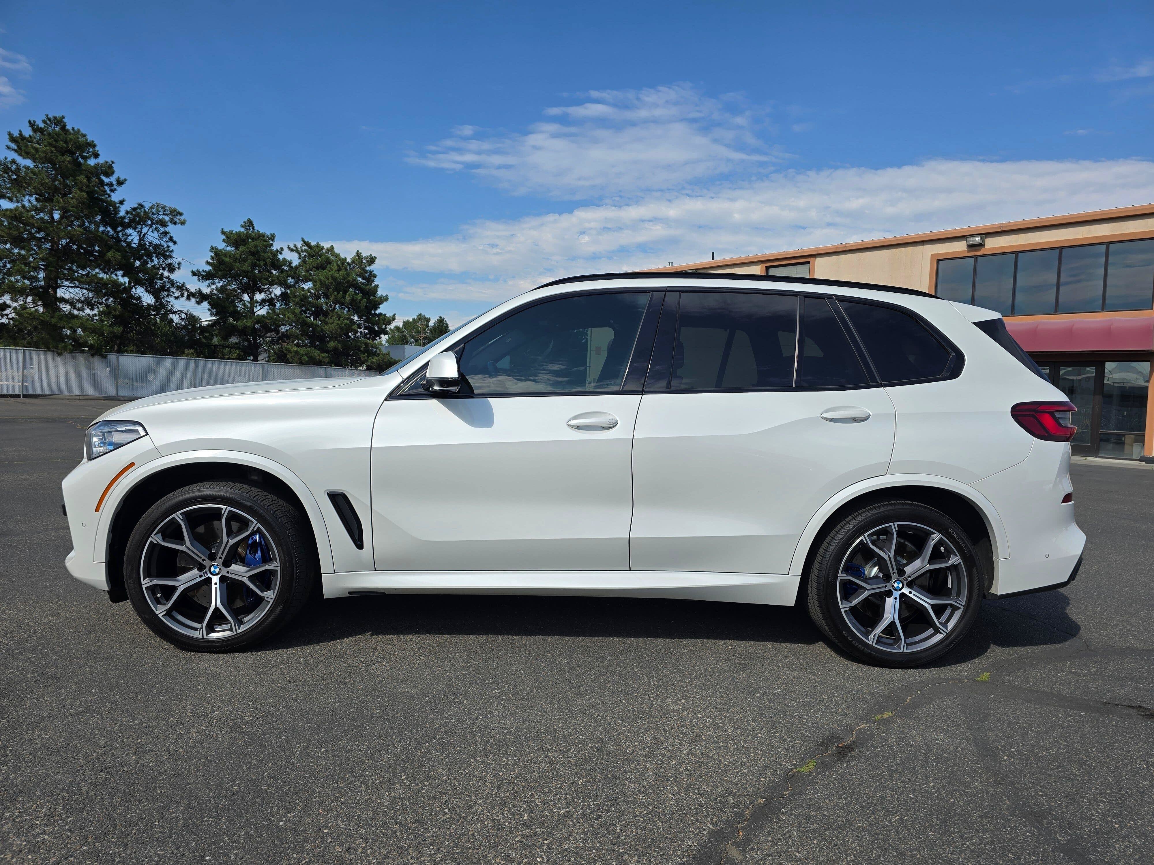 Used 2019 BMW X5 xDrive40i w/ M Sport Package AWD/4WD image 3