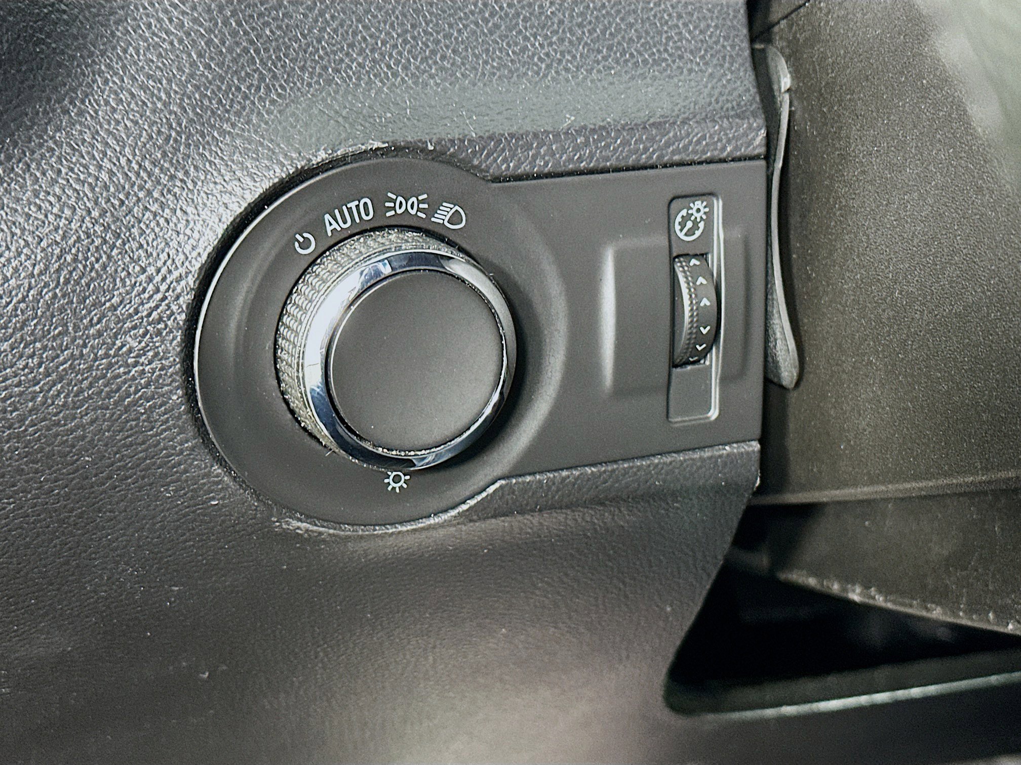 Used 2015 Chevrolet Camaro LS RWD image 17