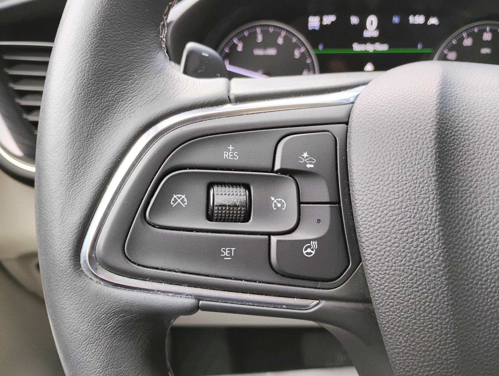 Used 2023 Buick Envision Essence image 10