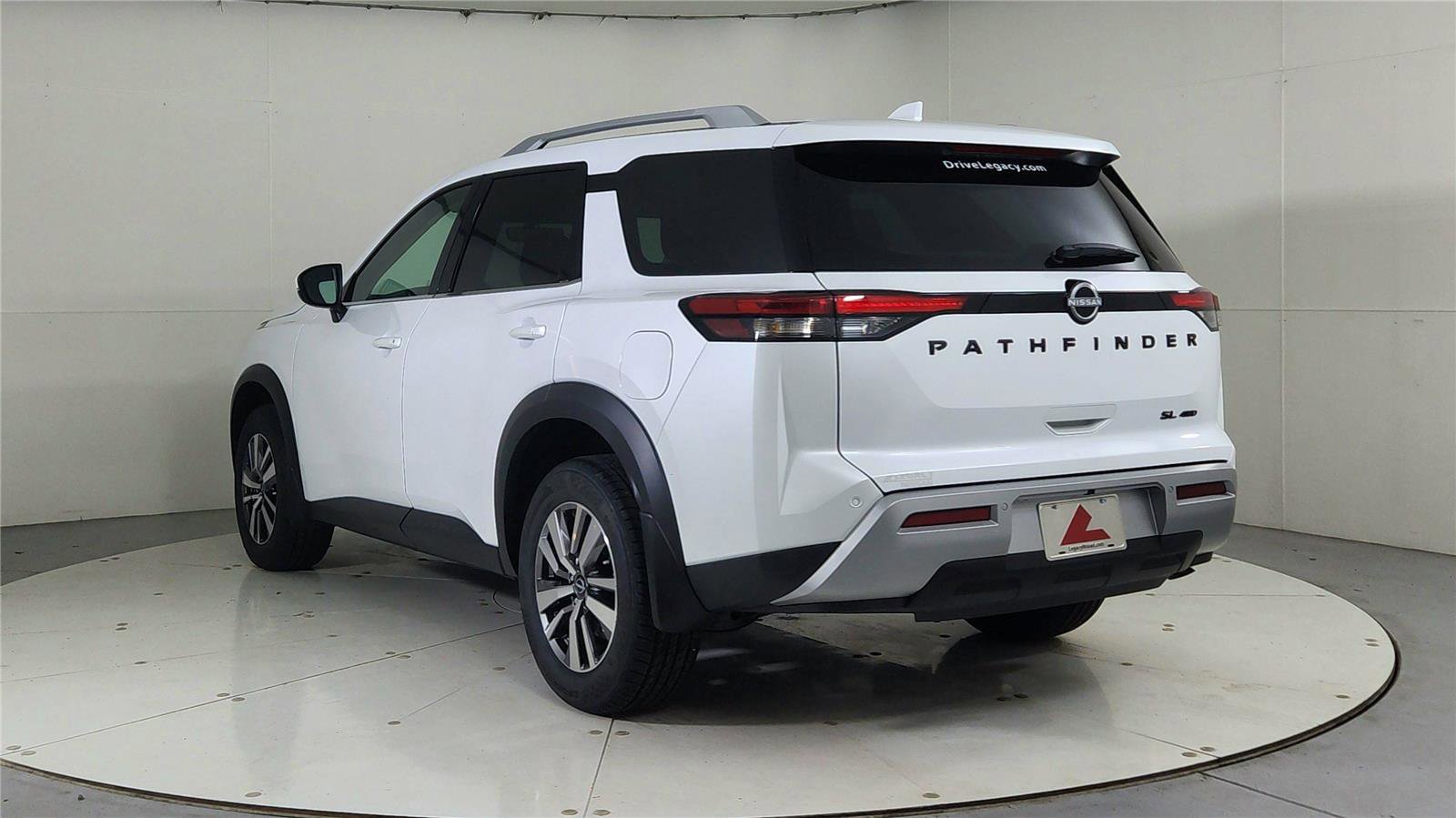 Used 2025 Nissan Pathfinder SL w/ Black Appearance Package image 5