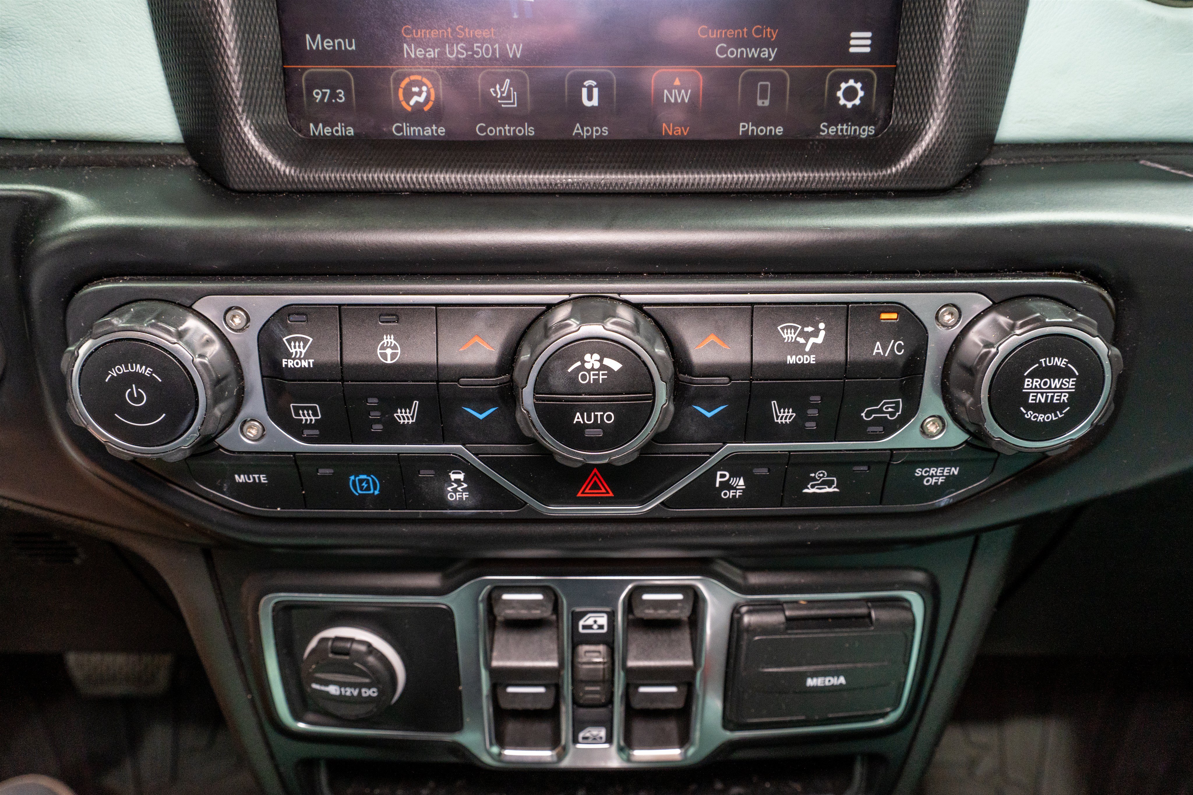 Used 2022 Jeep Wrangler Unlimited Sahara AWD/4WD image 22