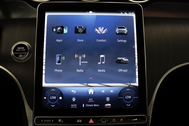 Used 2024 Mercedes-Benz GLC 300 4MATIC w/ Driver Assistance Package image 7