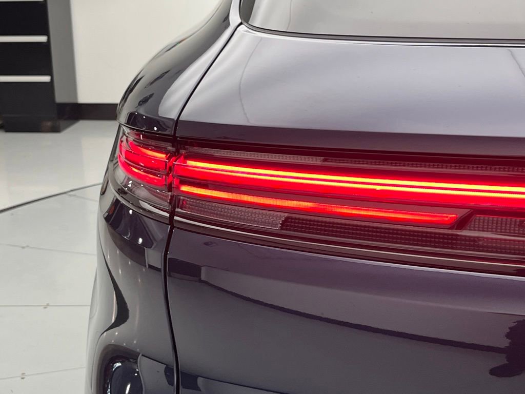 Used 2025 Porsche Cayenne image 38