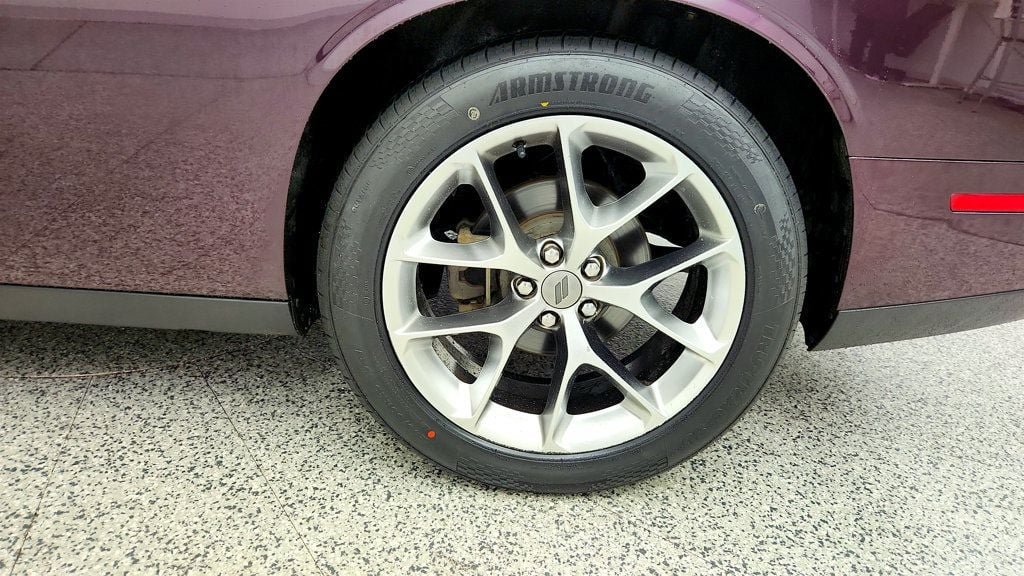Used 2020 Dodge Challenger SXT w/ Plus Package RWD image 9