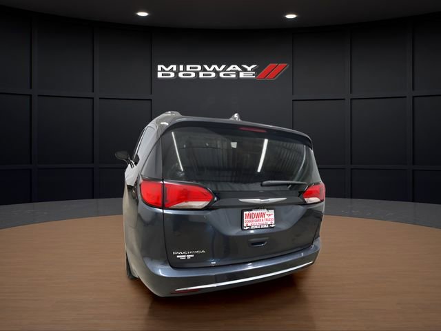 Used 2020 Chrysler Pacifica Touring-L FWD image 22