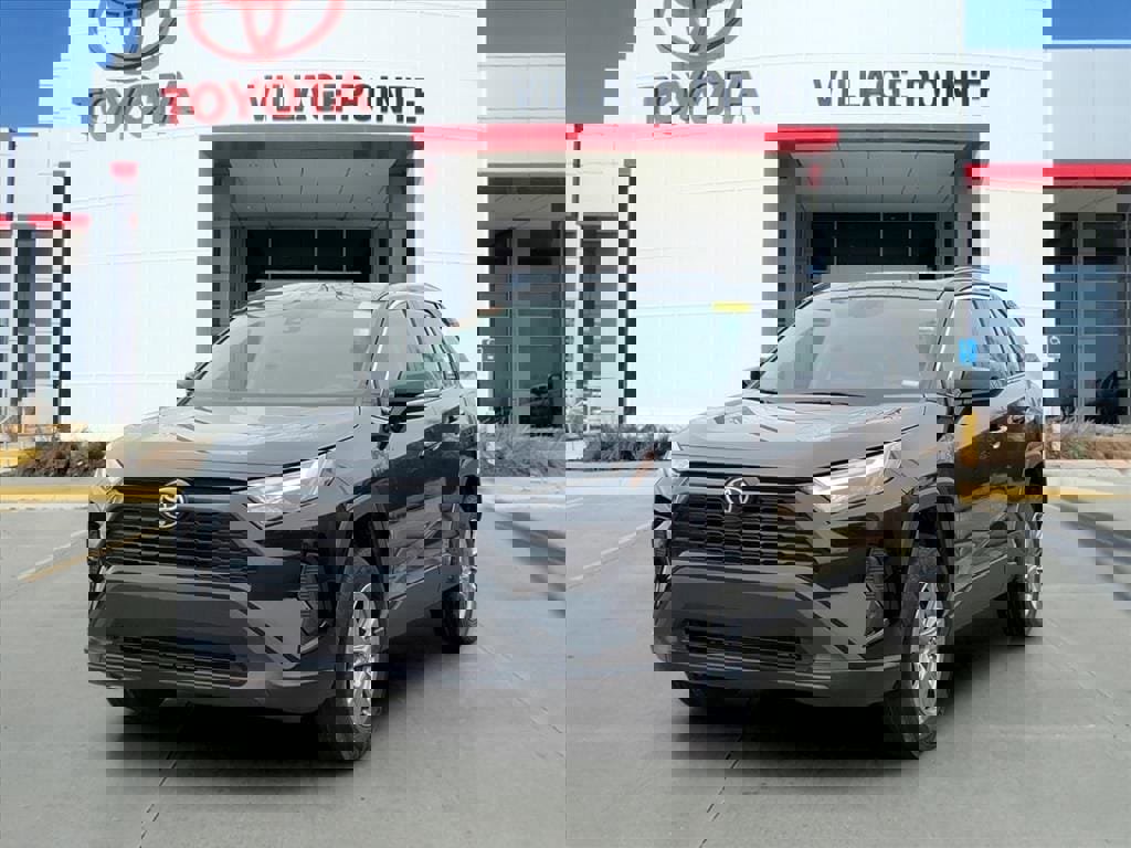 Used 2024 Toyota RAV4 XLE image 1