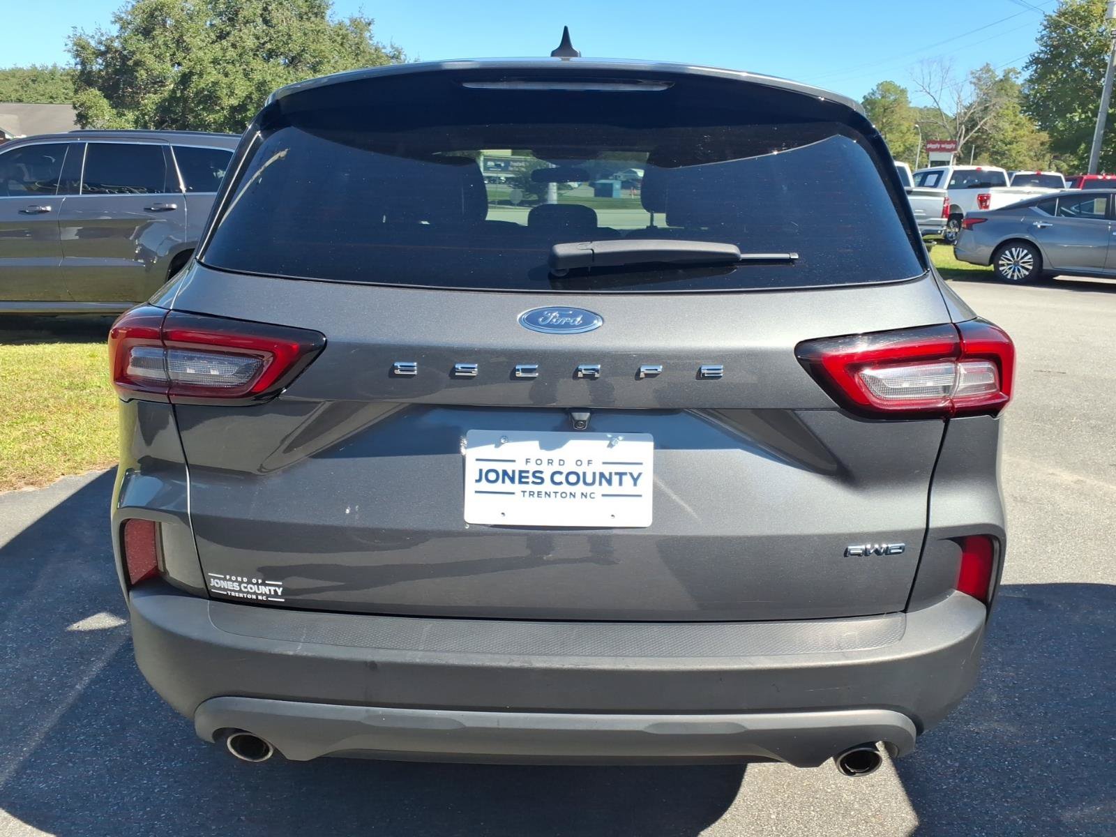 Used 2025 Ford Escape ST-Line Select AWD/4WD image 2