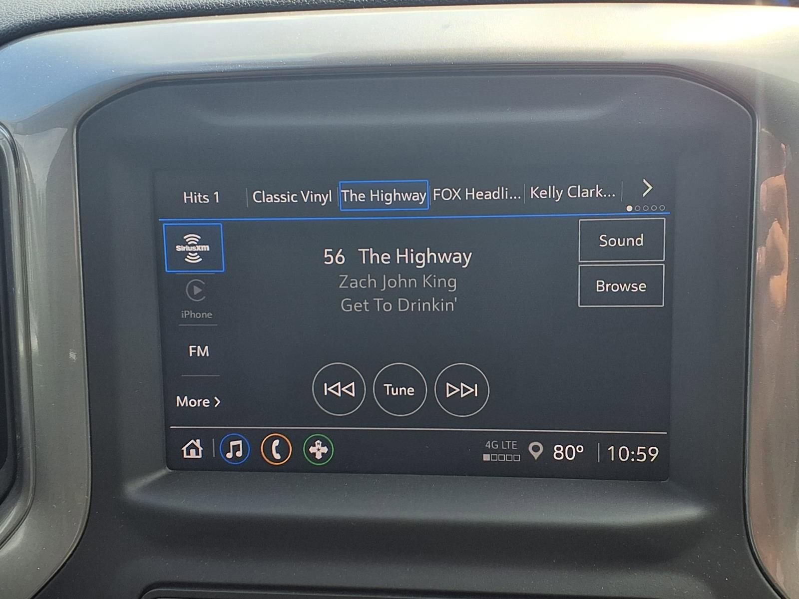 Used 2024 Chevrolet Silverado 2500 Custom w/ Custom Value Package image 4