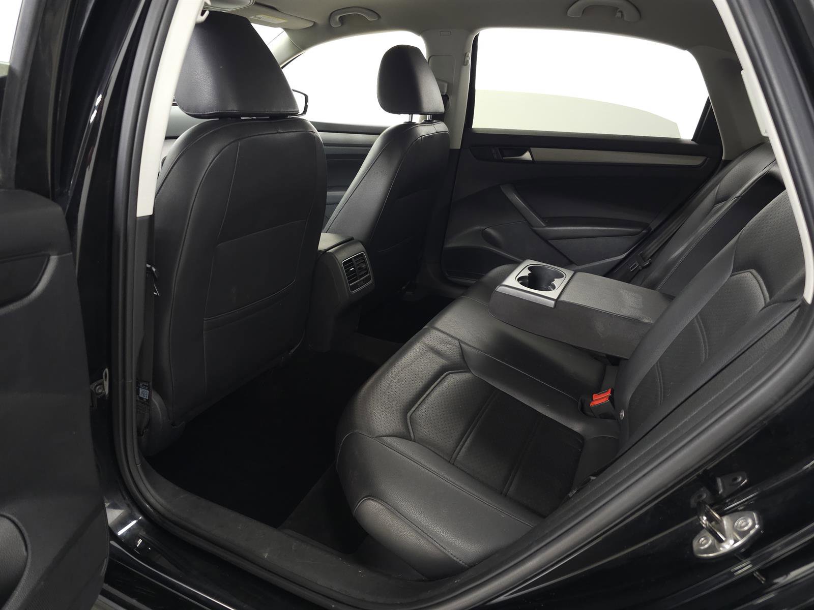 Used 2014 Volkswagen Passat 1.8T SE FWD image 22