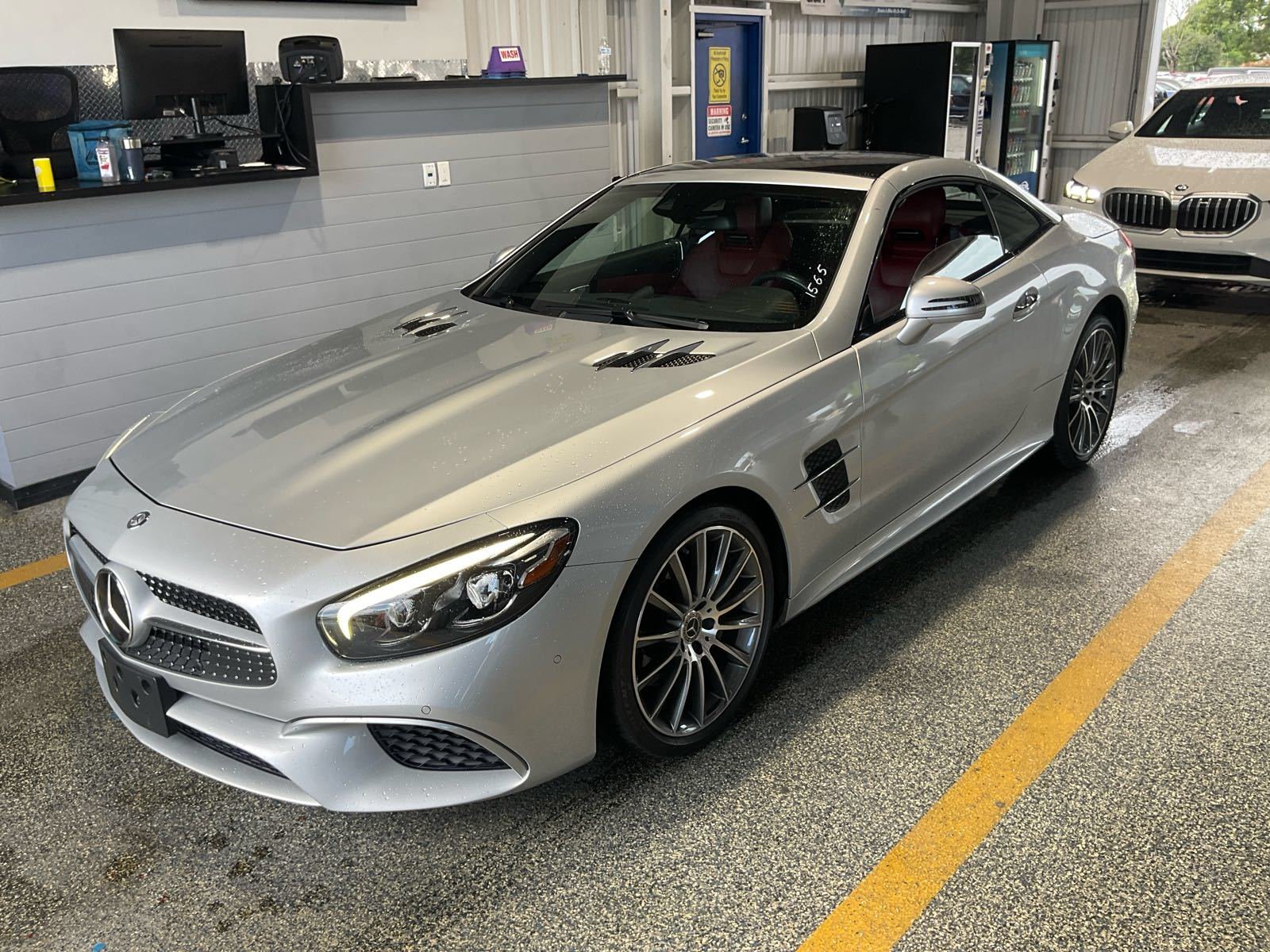 Used 2017 Mercedes-Benz SL 550 image 1