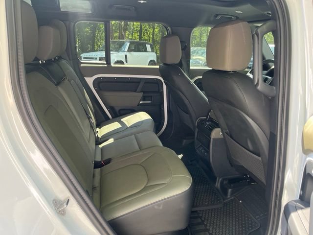 Certified 2025 Land Rover Defender 110 X-Dynamic SE AWD/4WD image 13