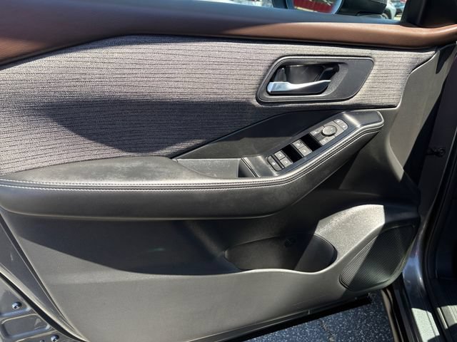 Used 2023 Nissan Rogue SV FWD image 13
