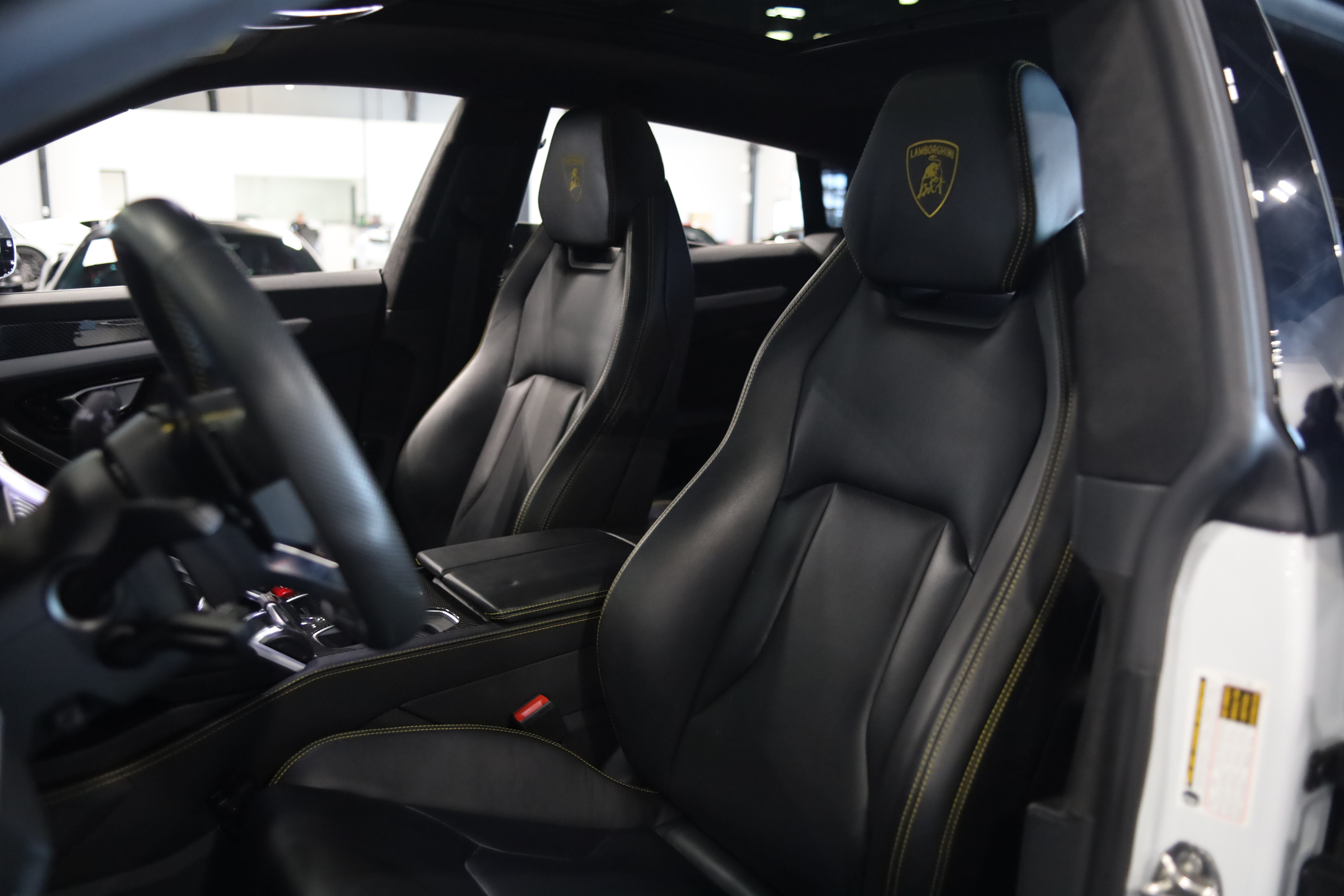 Used 2019 Lamborghini Urus AWD/4WD image 19