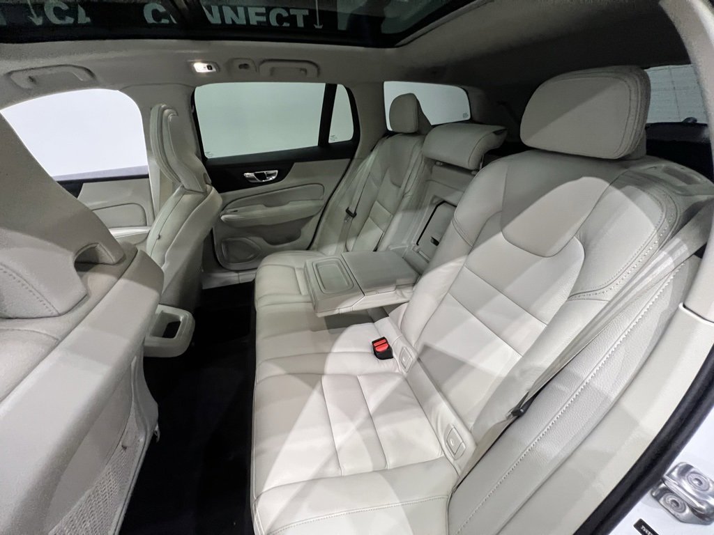 Used 2020 Volvo V60 T5 Cross Country w/ Protection Package Premier image 30