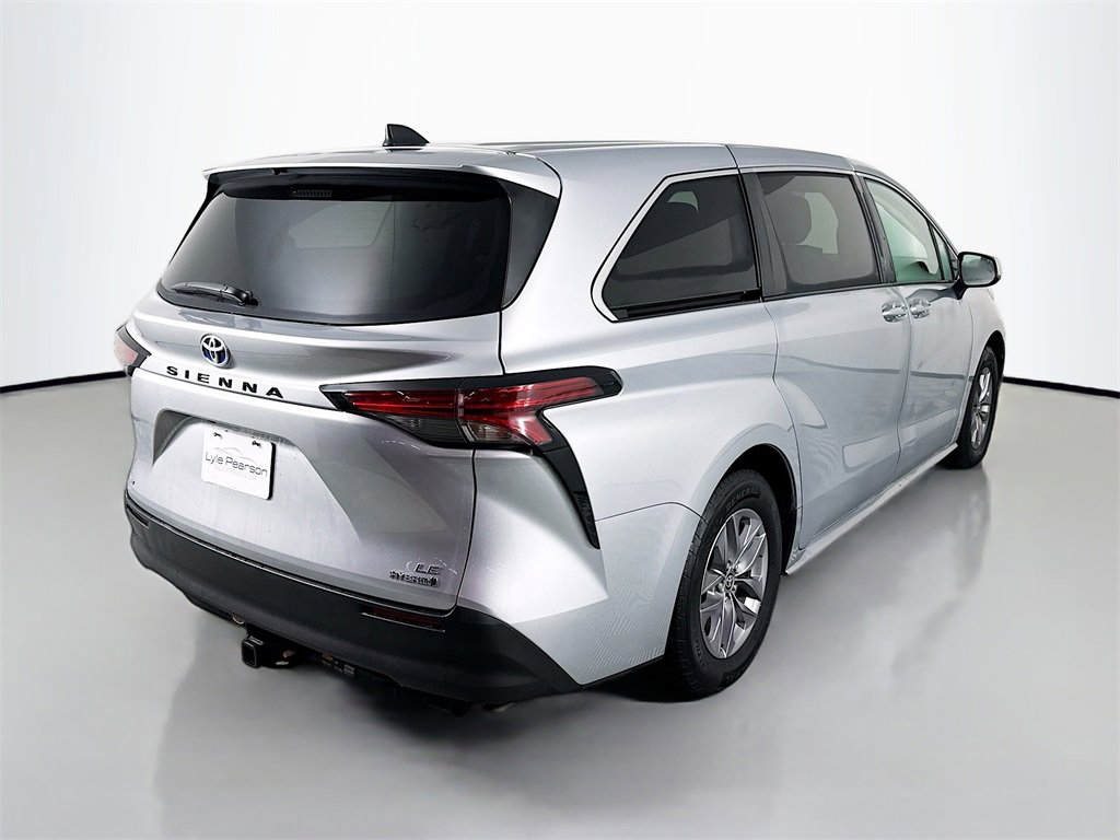 Used 2022 Toyota Sienna LE image 9