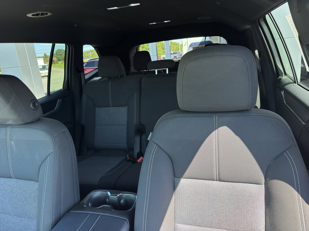 Used 2025 GMC Acadia Elevation image 13