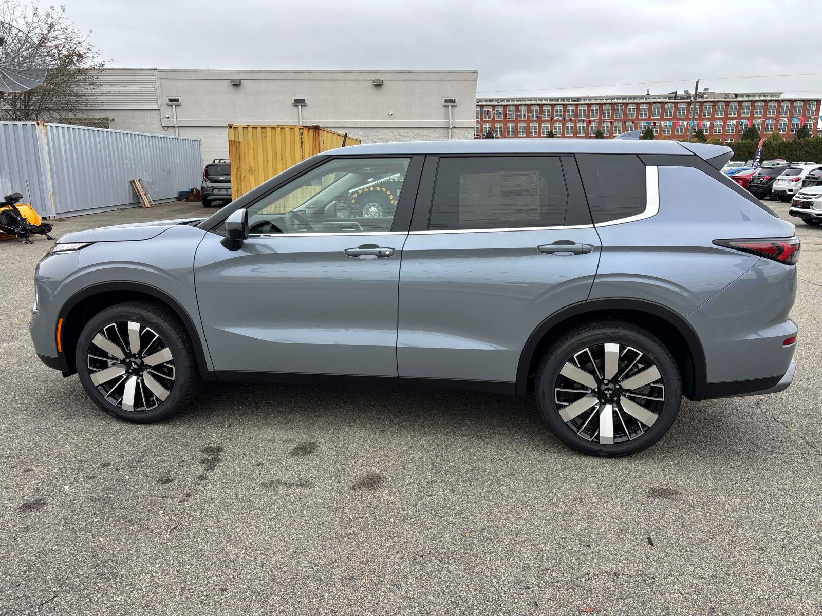 New 2026 Mitsubishi Outlander SE AWD/4WD image 2