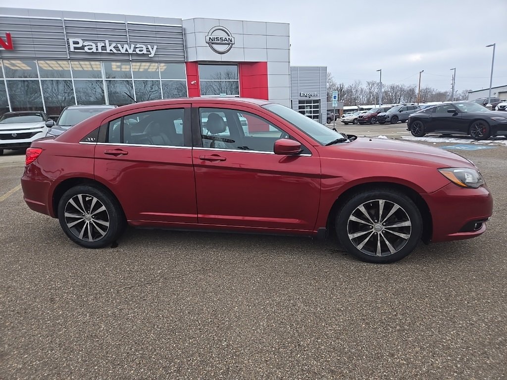 Used 2011 Chrysler 200 S image 8