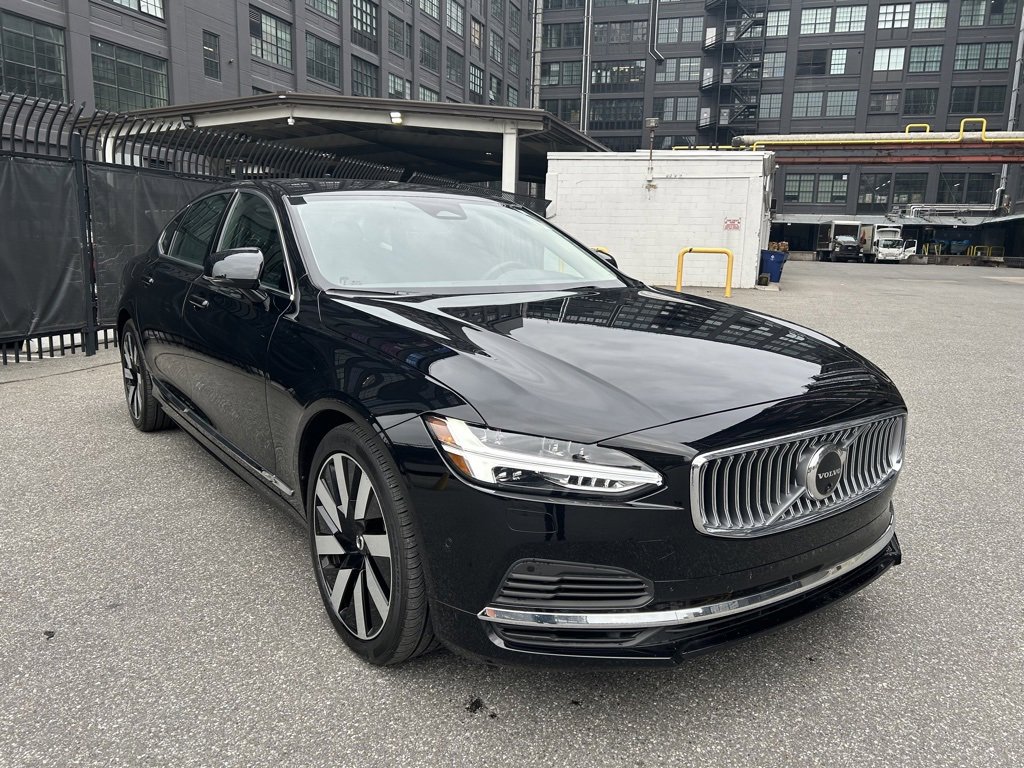 Certified 2025 Volvo S90 T8 Plus image 2