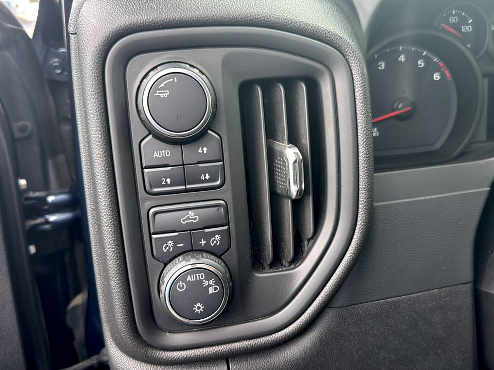 Used 2021 Chevrolet Silverado 1500 Custom Trail Boss w/ LPO, Dark Essentials Package AWD/4WD image 8
