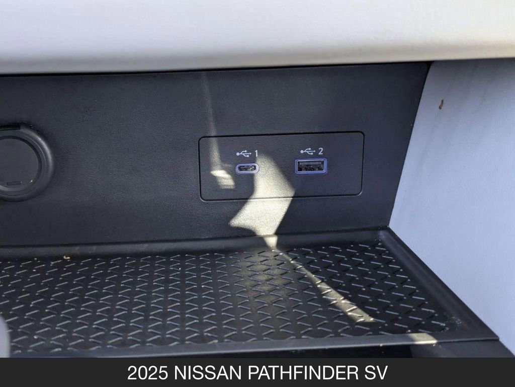 Used 2025 Nissan Pathfinder SV image 21