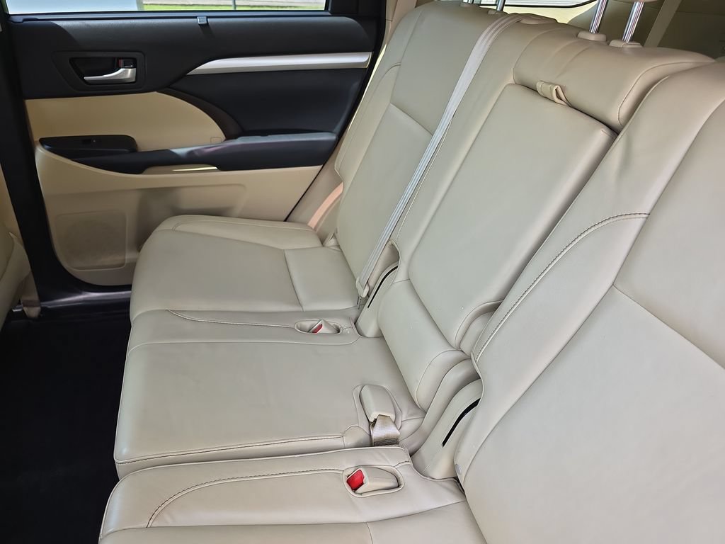 Used 2015 Toyota Highlander XLE AWD/4WD image 19
