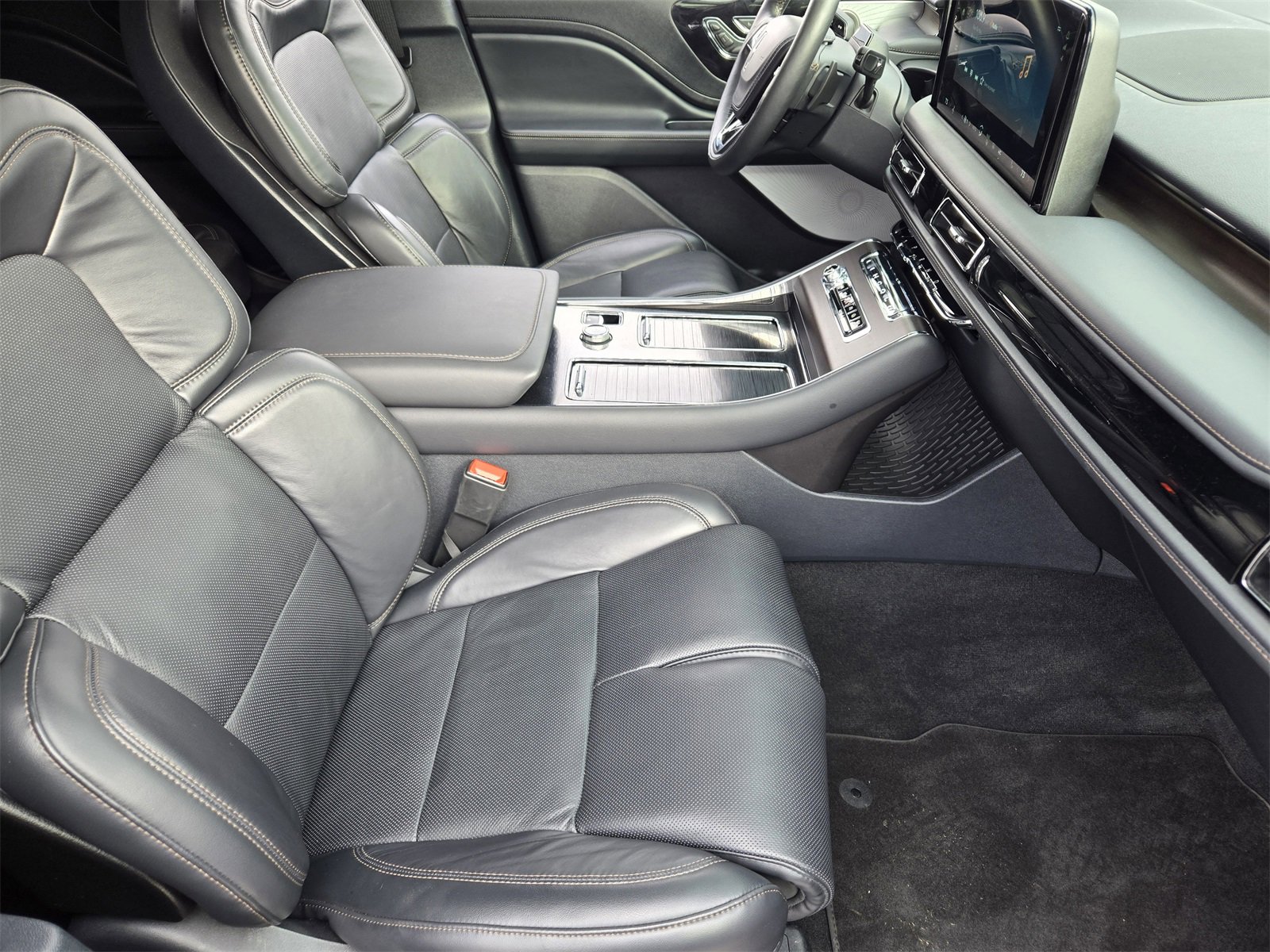 Used 2025 Lincoln Aviator Reserve w/ Equipment Group 201A image 12