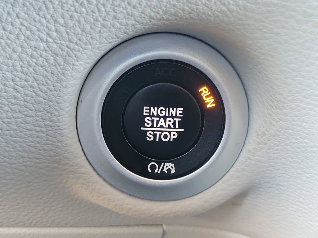 Used 2022 Chrysler Pacifica Touring-L w/ Uconnect Theater Family Group image 10