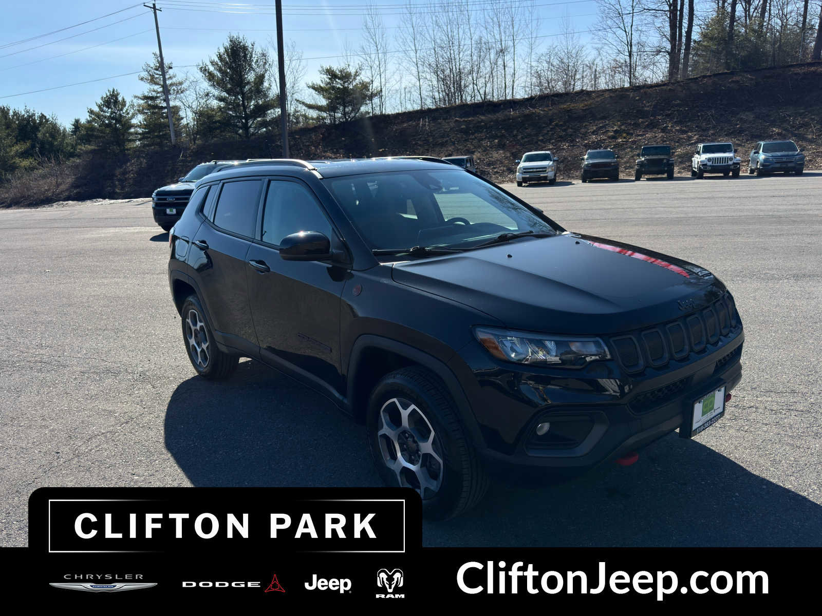 Used 2022 Jeep Compass Trailhawk w/ Trailhawk Convenience Group AWD/4WD image 3