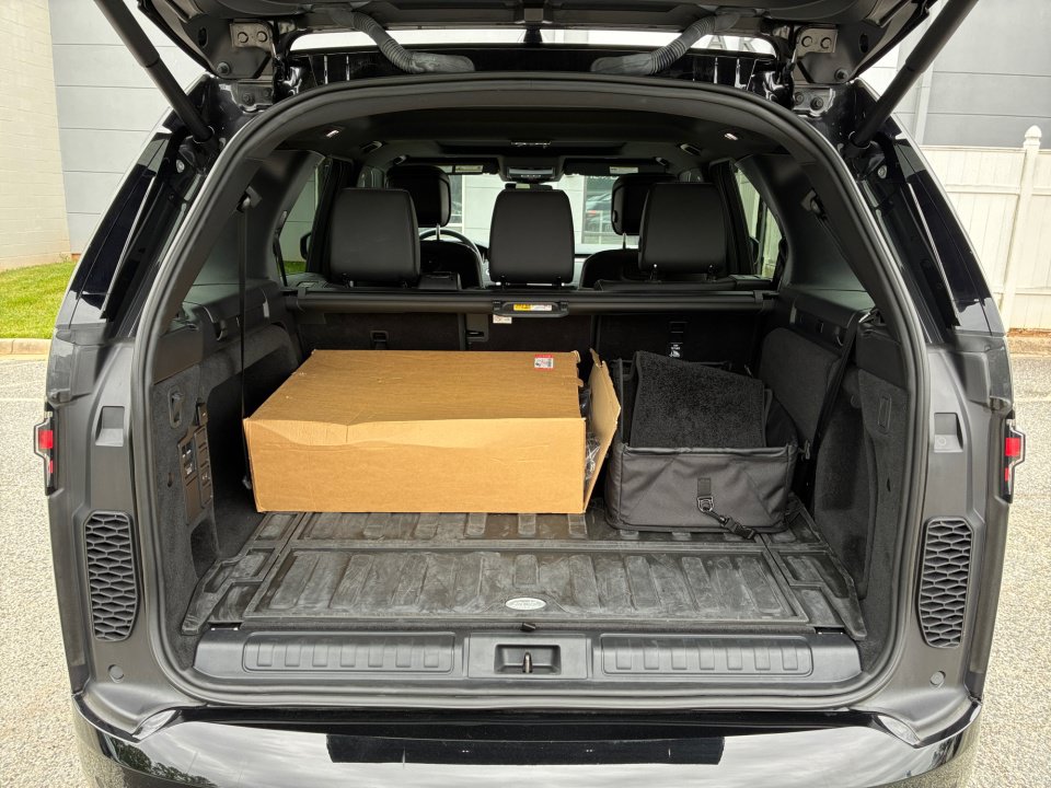 Certified 2025 Land Rover Discovery Dynamic SE AWD/4WD image 15