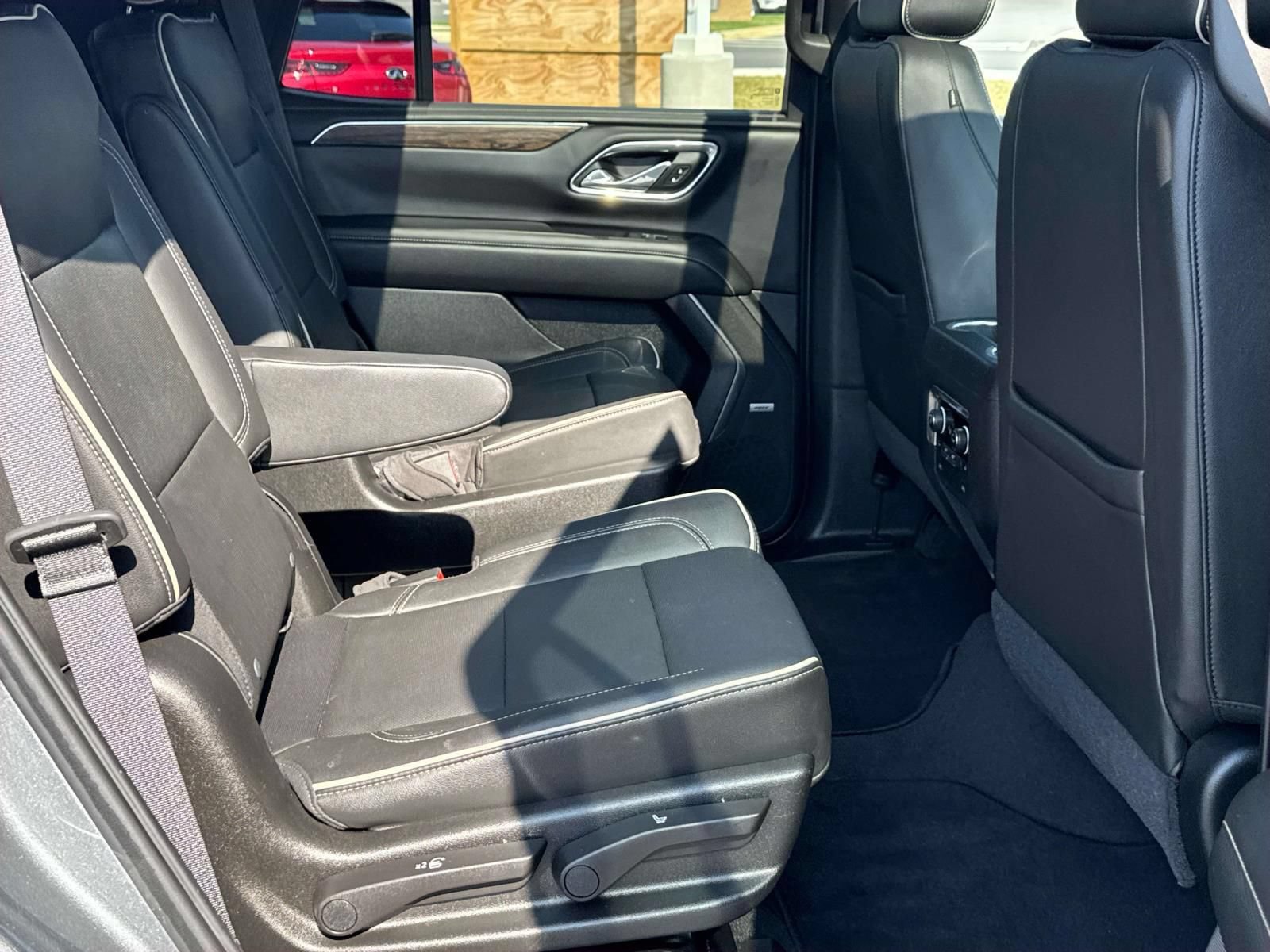 Used 2021 Chevrolet Tahoe Premier w/ Premium Package AWD/4WD image 25