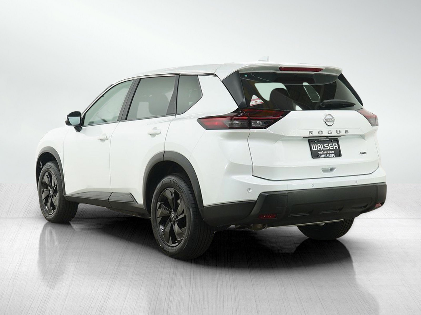 Used 2025 Nissan Rogue SV image 3