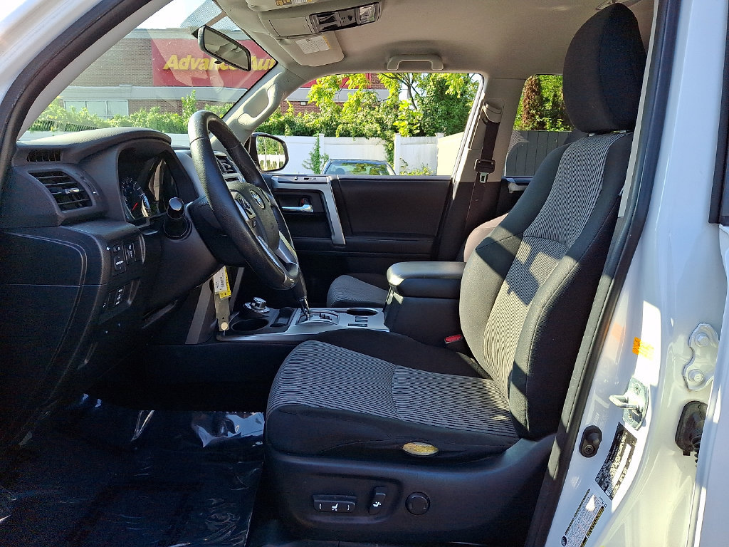 Used 2018 Toyota 4Runner SR5 AWD/4WD image 14