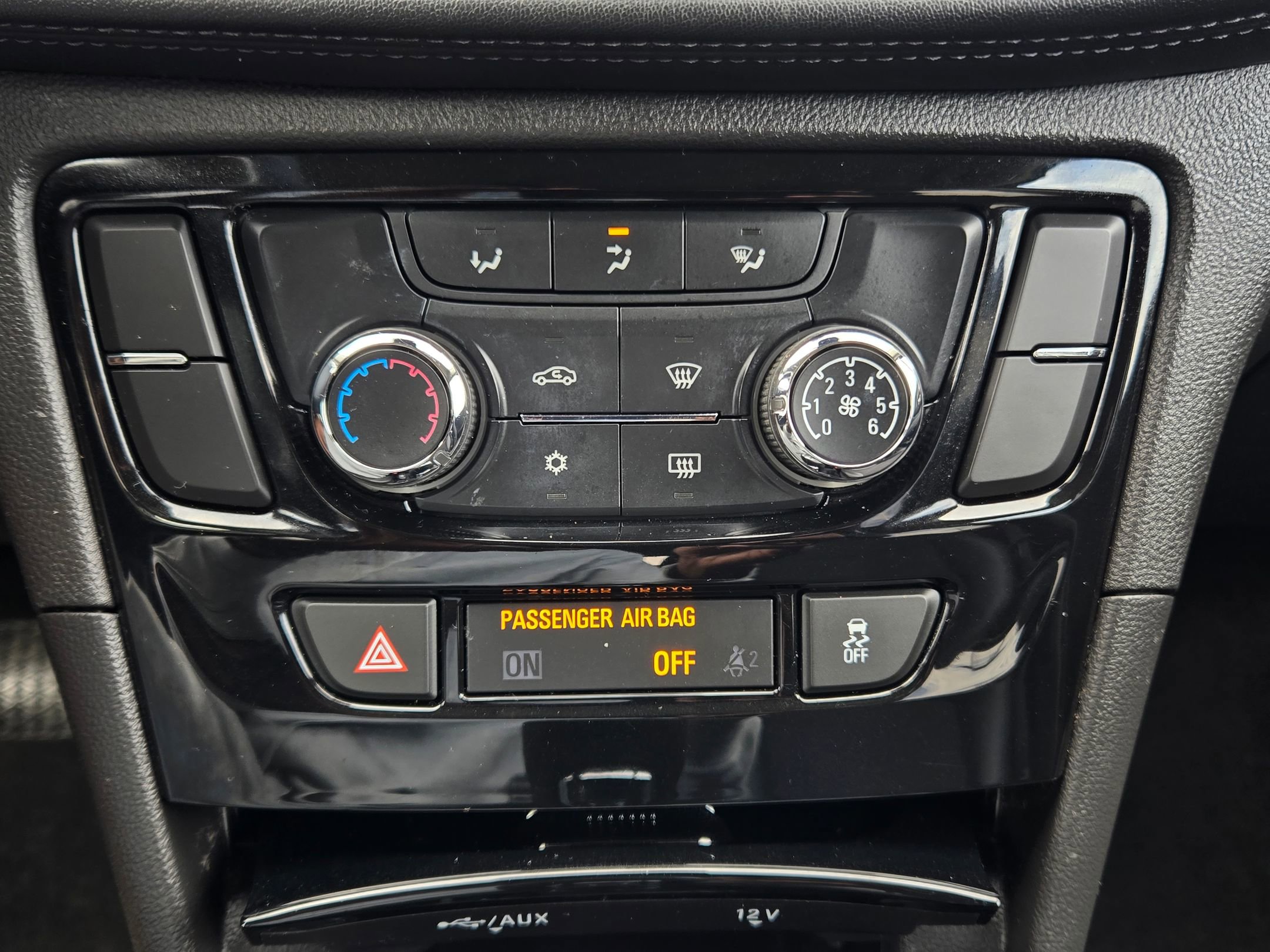 Used 2018 Buick Encore Preferred image 29