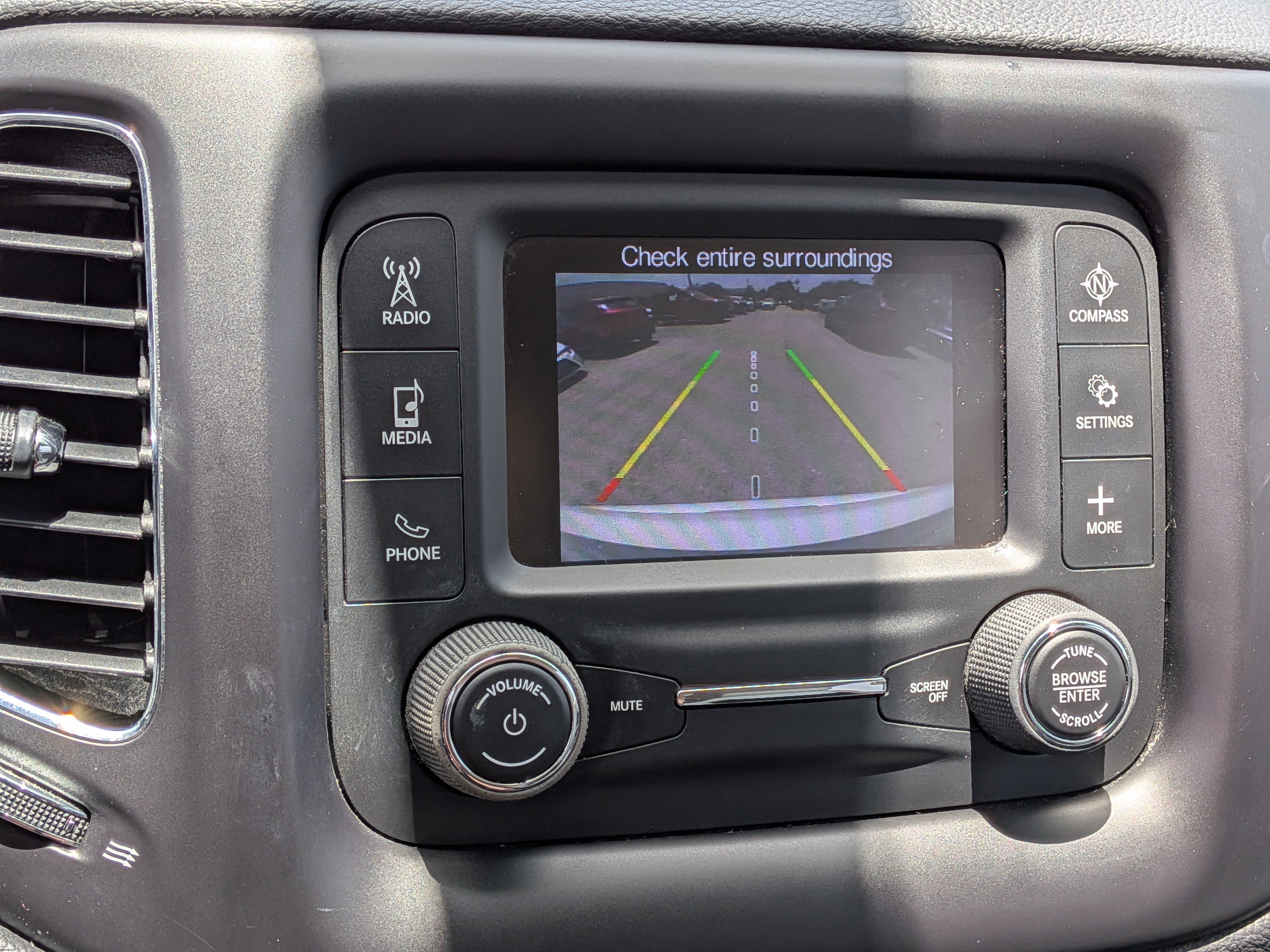 Used 2018 Jeep Compass Latitude FWD image 31