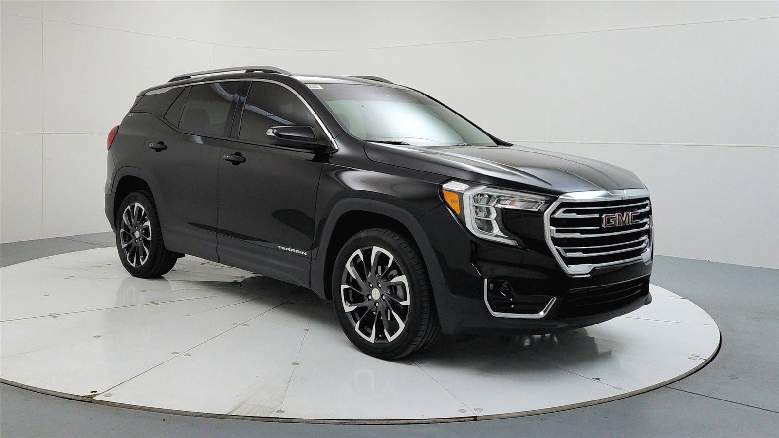 Used 2022 GMC Terrain SLT image 1