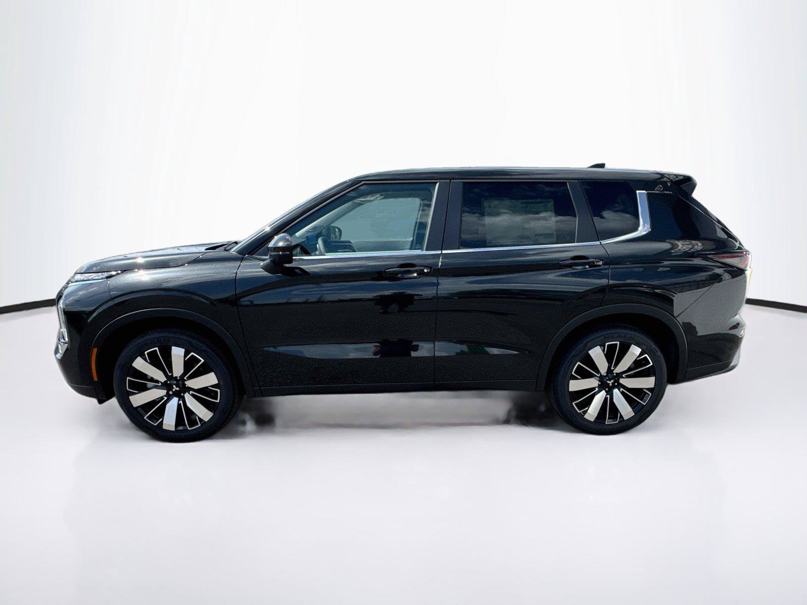 New 2026 Mitsubishi Outlander SE FWD image 2