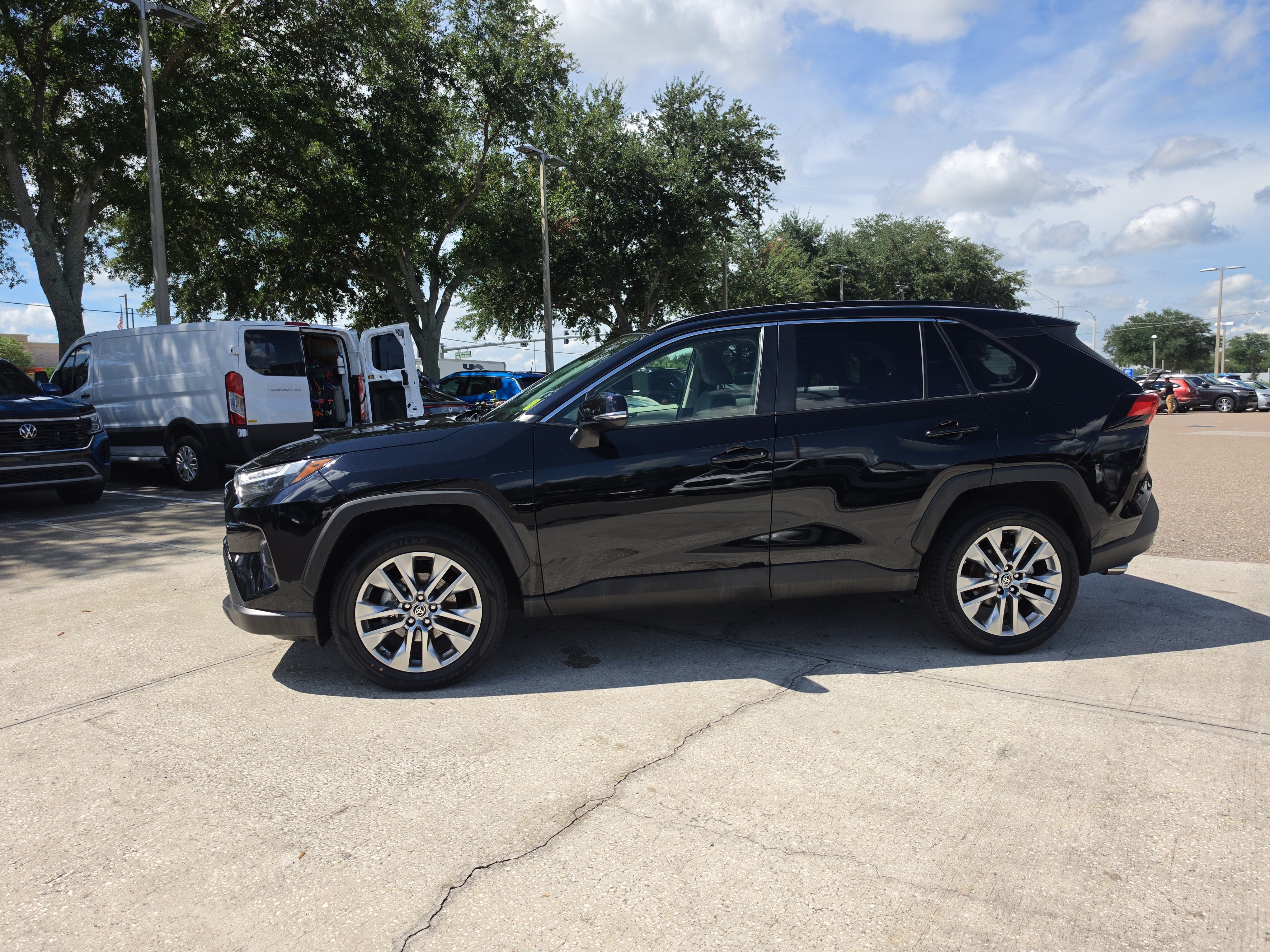 Used 2023 Toyota RAV4 XLE Premium FWD image 5