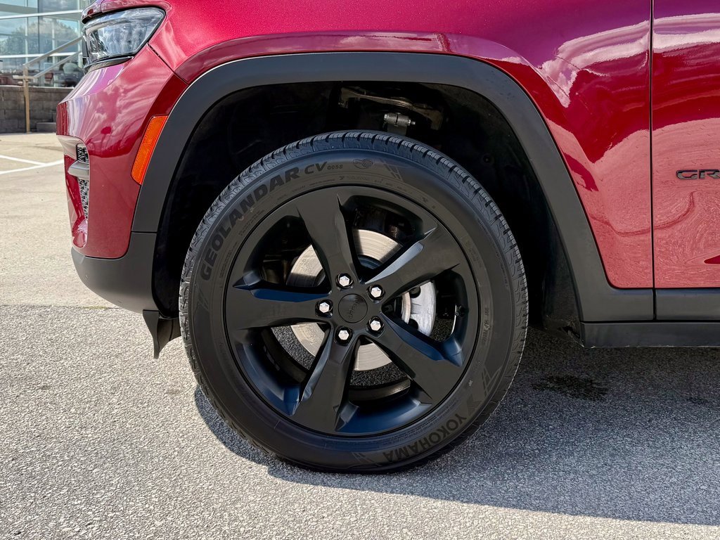 Used 2023 Jeep Grand Cherokee Altitude image 34