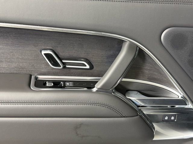 New 2025 Land Rover Range Rover SE image 21