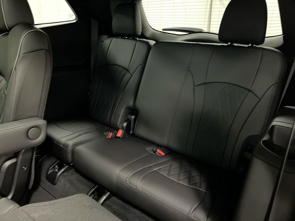 Used 2024 Buick Enclave Avenir AWD/4WD image 30
