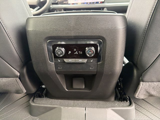 New 2026 Chevrolet Suburban LT image 29