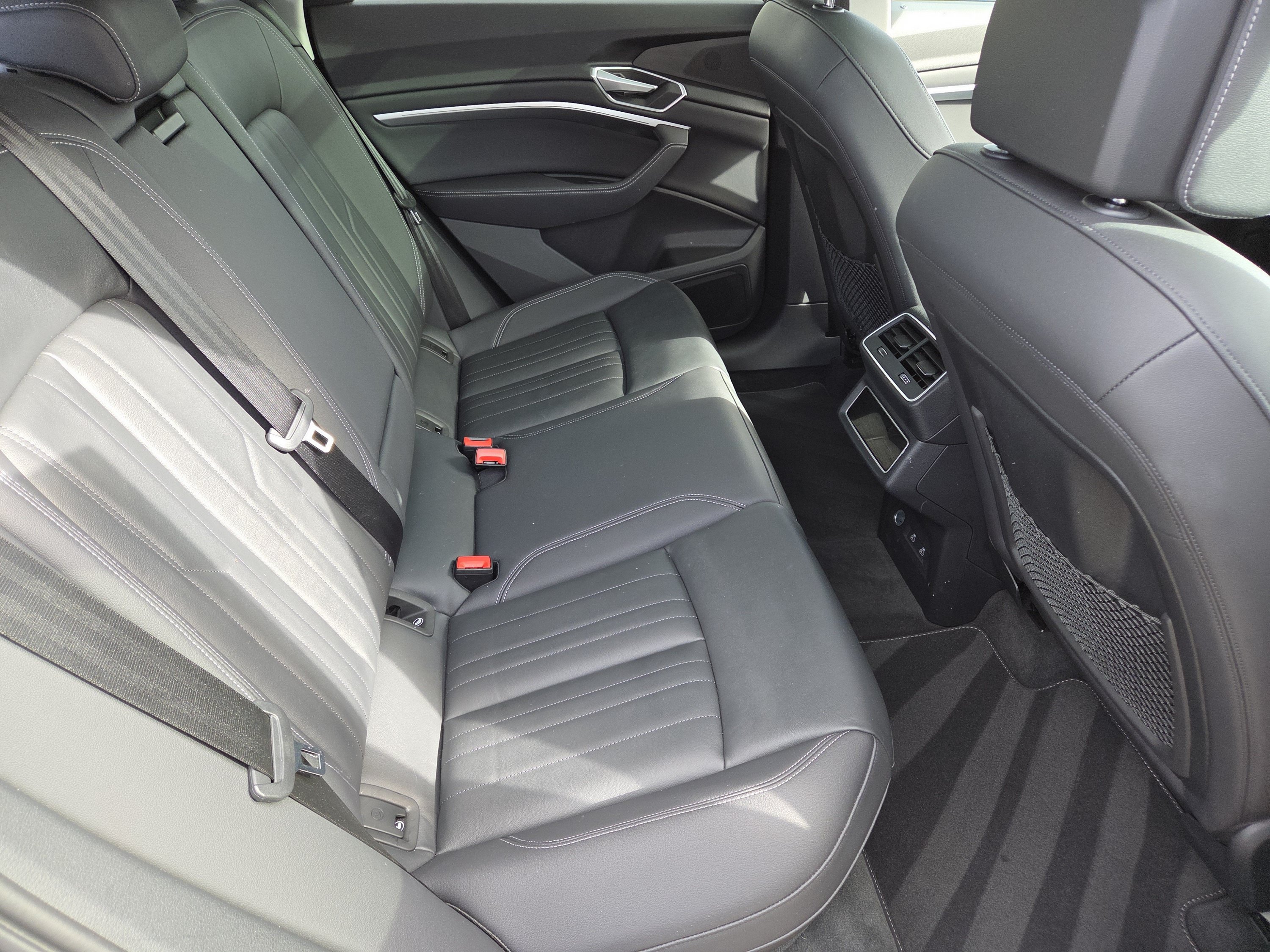 Used 2022 Audi e-tron Premium w/ Convenience Plus Package AWD/4WD image 27