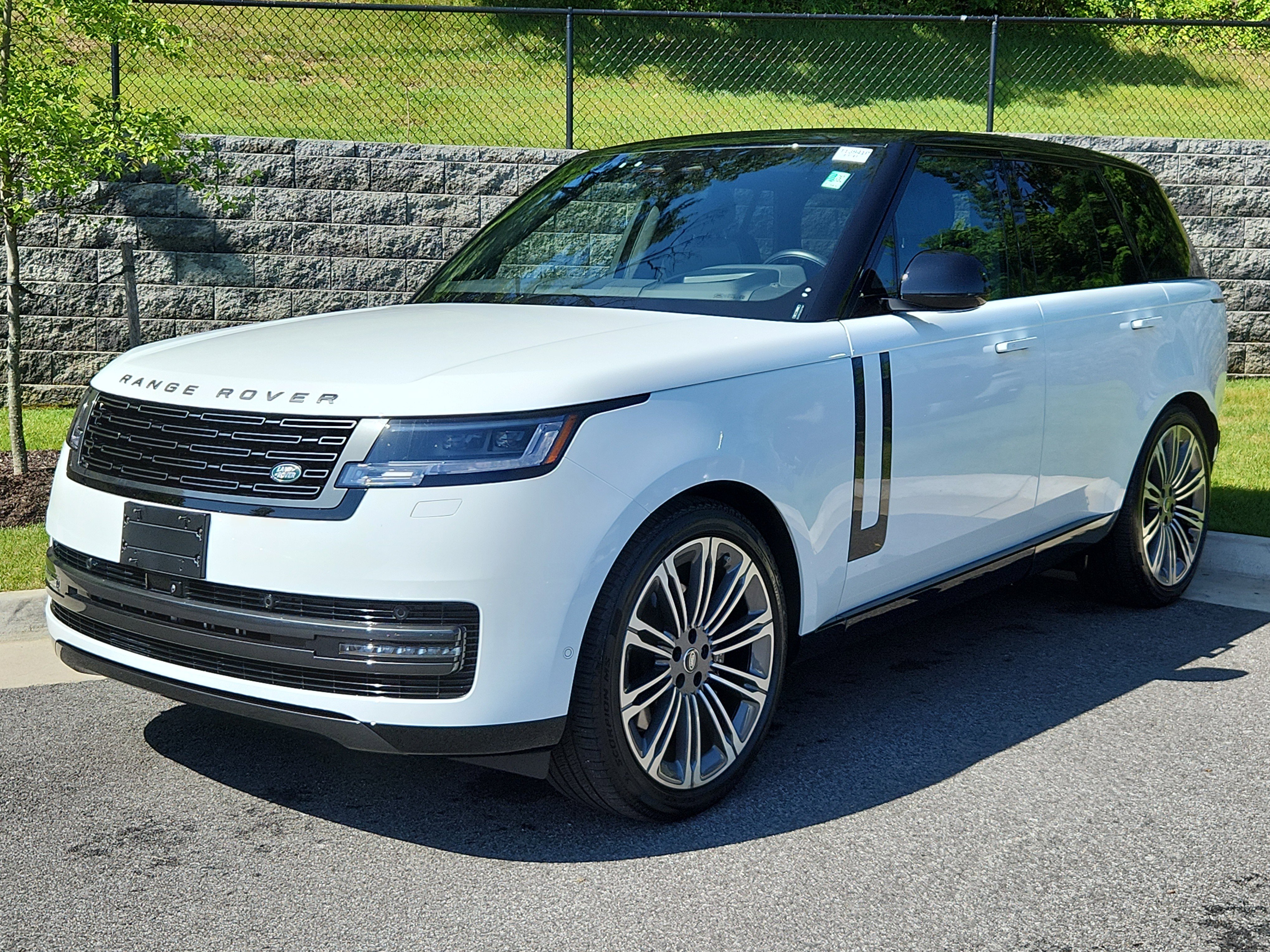 Used 2025 Land Rover Range Rover SE
