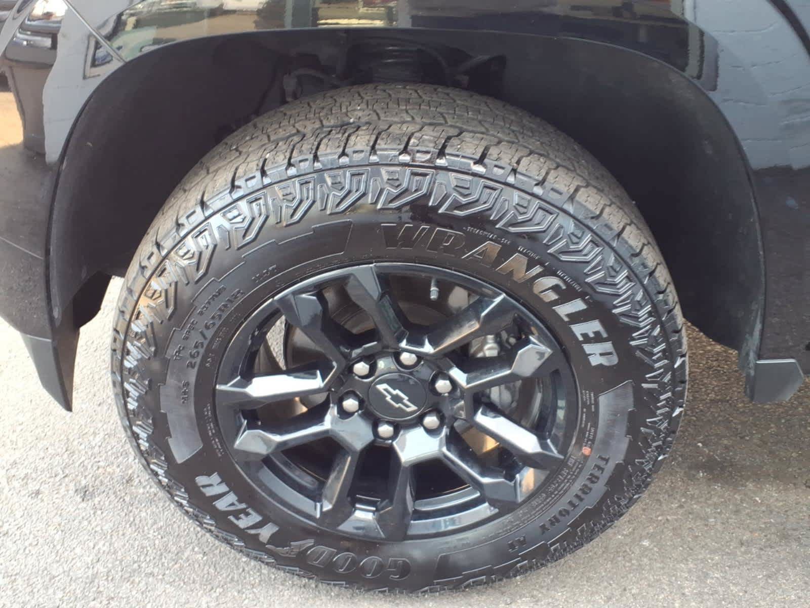 Certified 2025 Chevrolet Colorado Z71 w/ Midnight Edition AWD/4WD image 8
