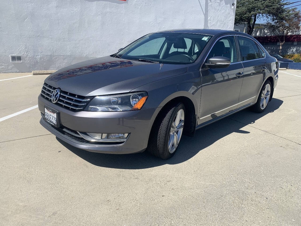 Used 2014 Volkswagen Passat TDI SEL Premium FWD image 2