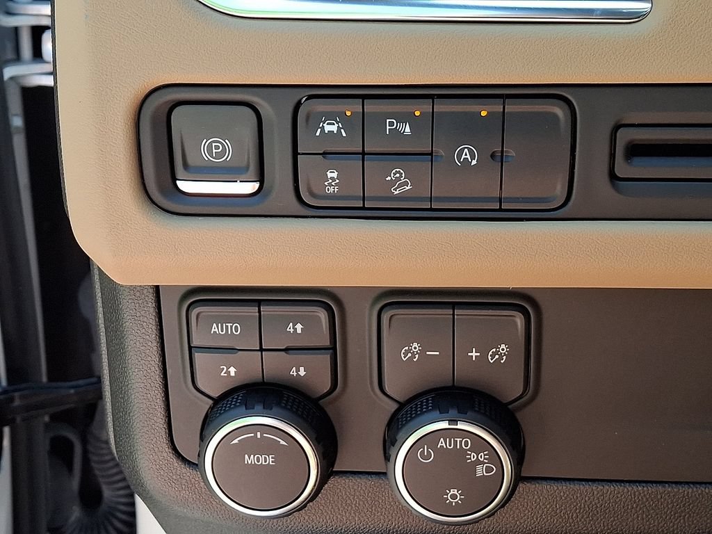 Used 2024 Chevrolet Suburban Premier AWD/4WD image 27