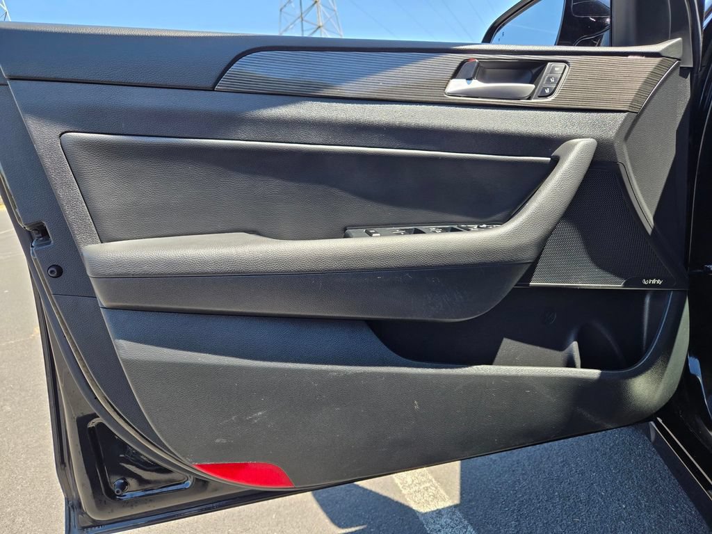 Used 2019 Hyundai Sonata Limited w/ Ultimate Package 04 FWD image 17